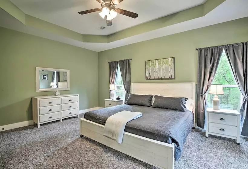 Tallassee Creekside Cabin W/ Forest Views!