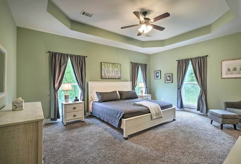 Tallassee Creekside Cabin W/ Forest Views!