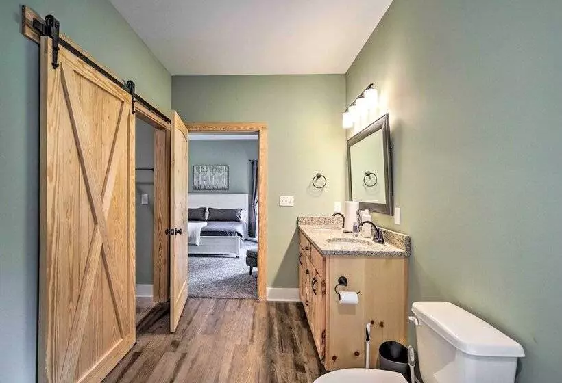 Tallassee Creekside Cabin W/ Forest Views!