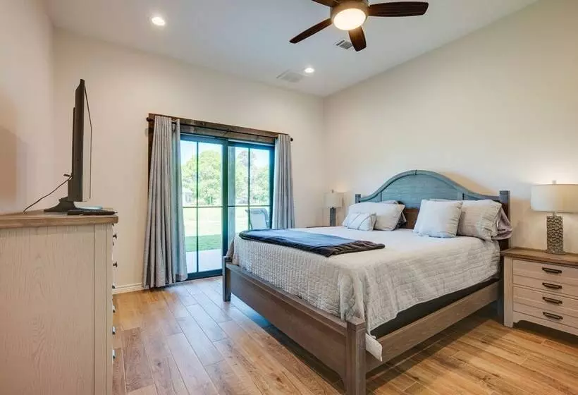 Livingston Retreat W/ Patio & Charcoal Grill