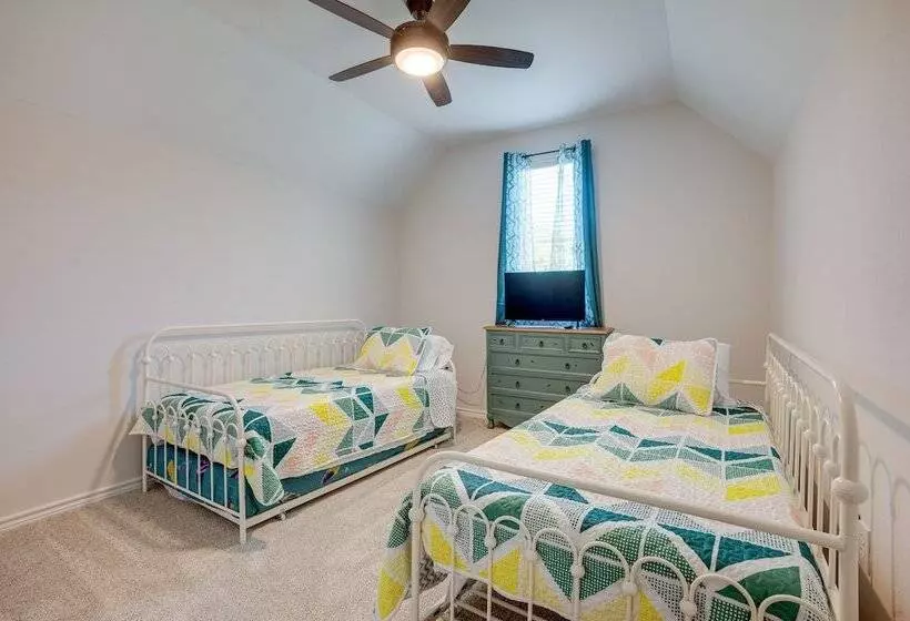 Livingston Retreat W/ Patio & Charcoal Grill