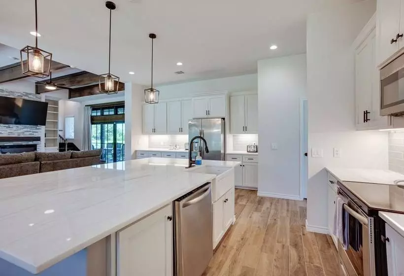 Livingston Retreat W/ Patio & Charcoal Grill