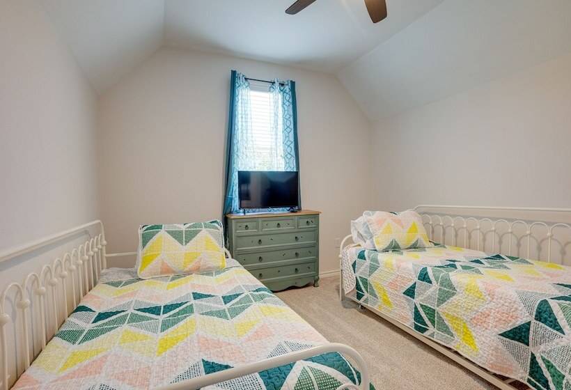 Livingston Retreat W/ Patio & Charcoal Grill