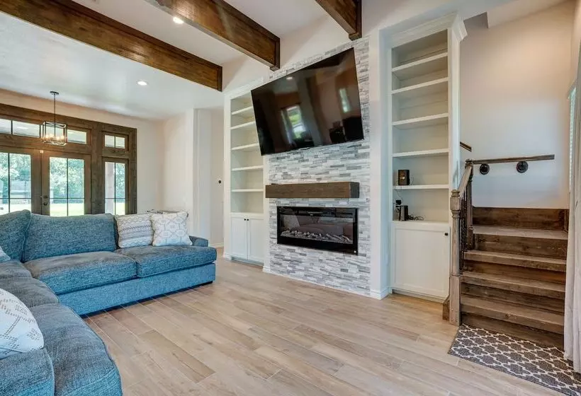 Livingston Retreat W/ Patio & Charcoal Grill