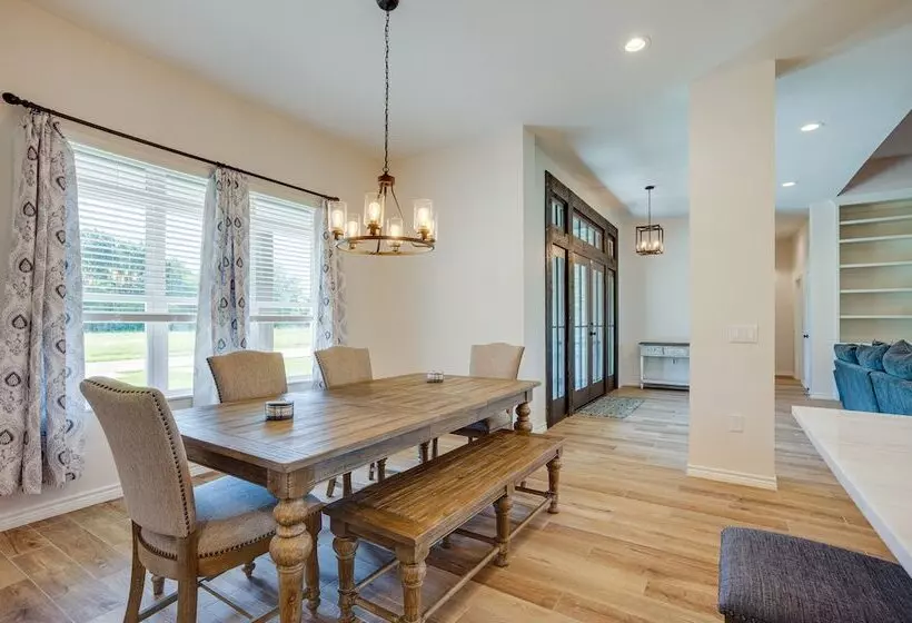 Livingston Retreat W/ Patio & Charcoal Grill