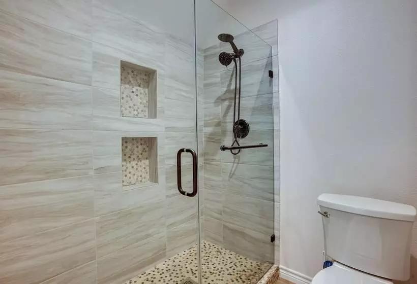 Livingston Retreat W/ Patio & Charcoal Grill