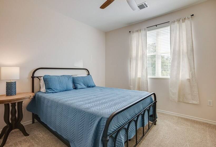 Livingston Retreat W/ Patio & Charcoal Grill