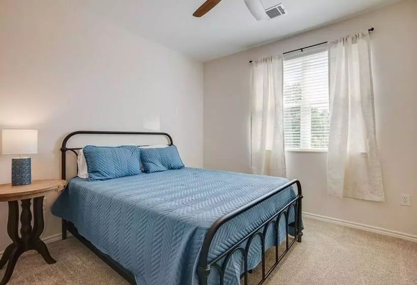 Livingston Retreat W/ Patio & Charcoal Grill