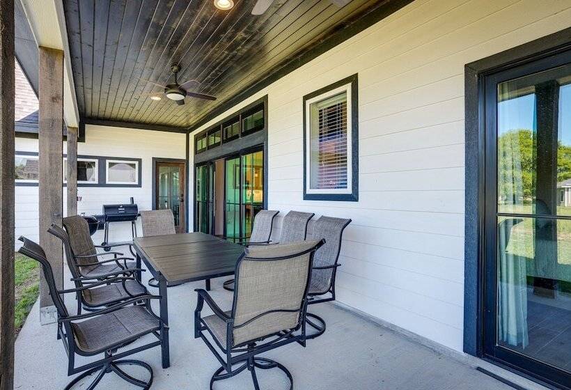 Livingston Retreat W/ Patio & Charcoal Grill