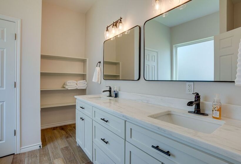 Livingston Retreat W/ Patio & Charcoal Grill