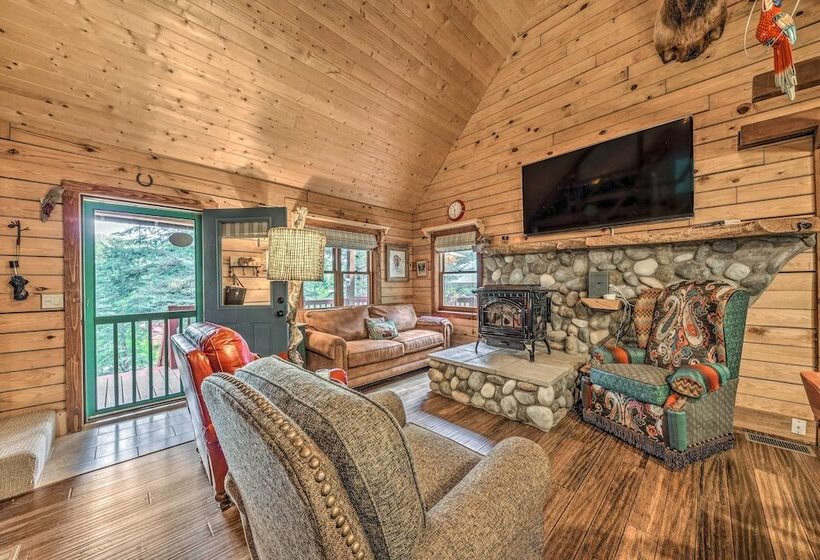 Tree Lined  Polly S Perch  W/ Mountain Views!