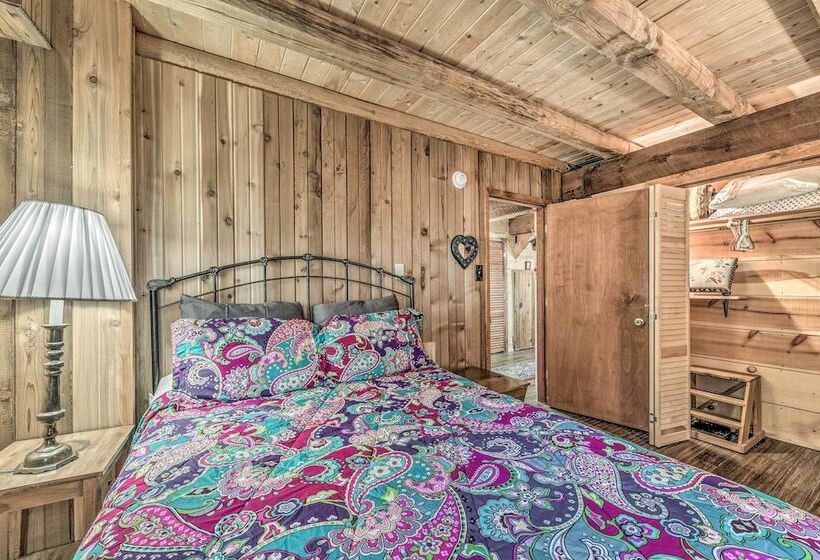 Tree Lined  Polly S Perch  W/ Mountain Views!