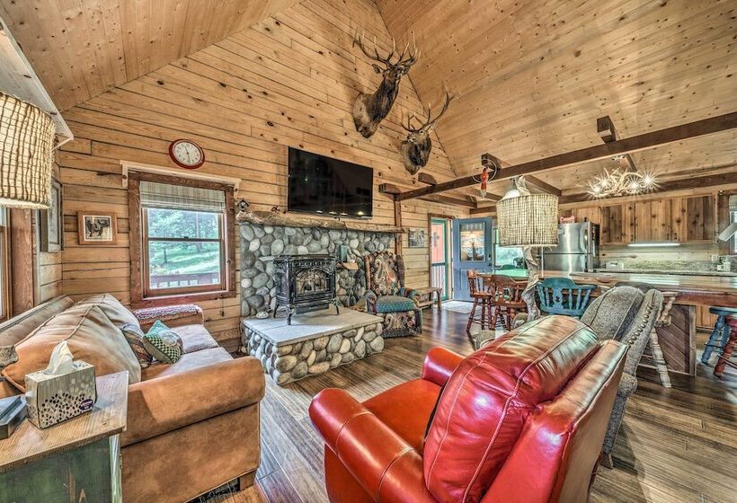 Tree Lined  Polly S Perch  W/ Mountain Views!