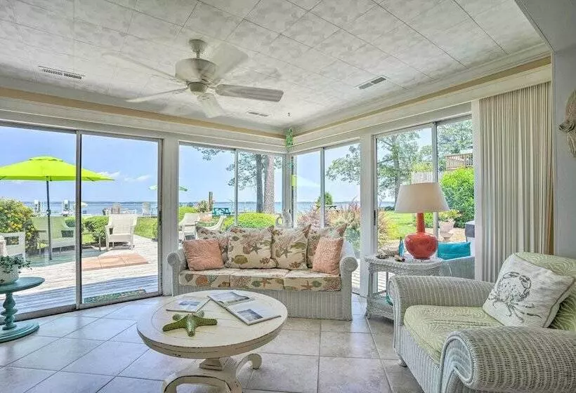 Urbanna Waterfront Retreat: Pier & Gas Grill!