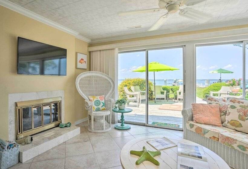 Urbanna Waterfront Retreat: Pier & Gas Grill!