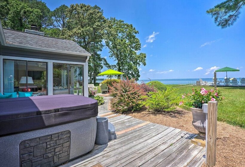 Urbanna Waterfront Retreat: Pier & Gas Grill!