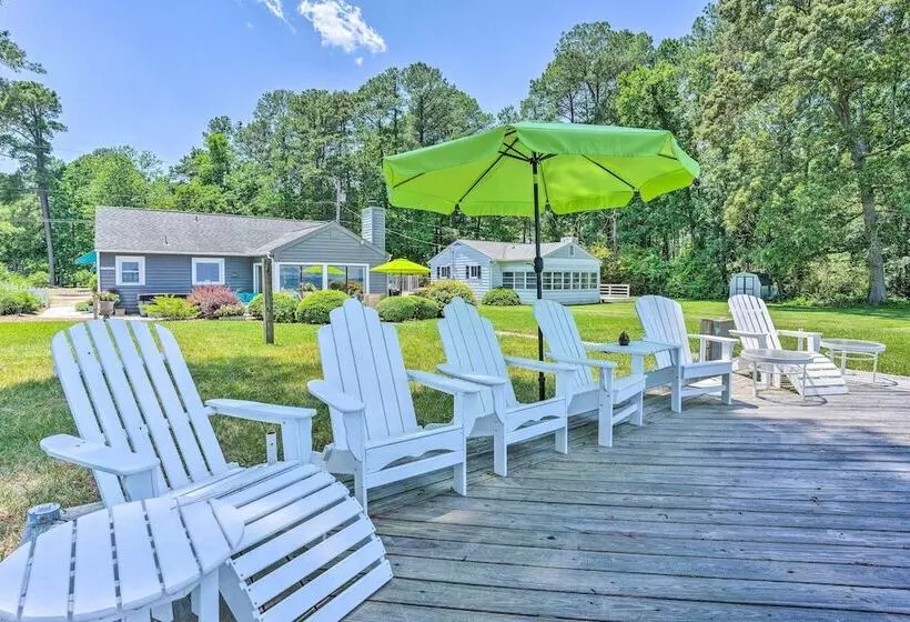 Urbanna Waterfront Retreat: Pier & Gas Grill!