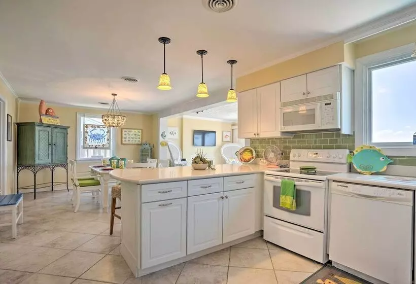 Urbanna Waterfront Retreat: Pier & Gas Grill!