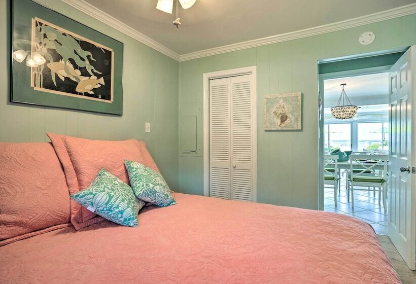 Urbanna Waterfront Retreat: Pier & Gas Grill!