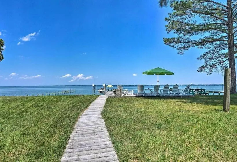 Urbanna Waterfront Retreat: Pier & Gas Grill!