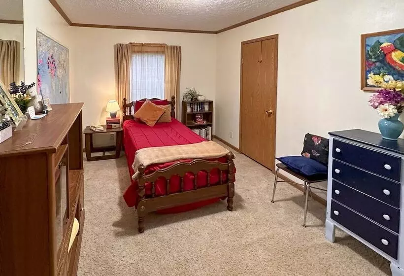 Warm & Inviting Family Home   2 Mi To Golf Course!