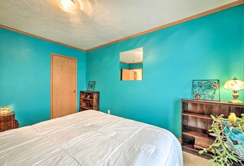 Warm & Inviting Family Home   2 Mi To Golf Course!