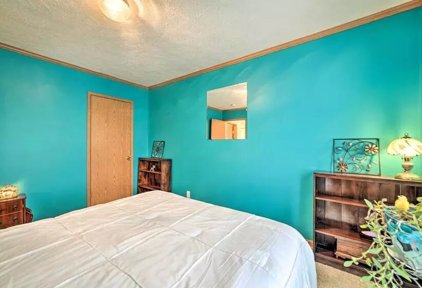 Warm & Inviting Family Home   2 Mi To Golf Course!