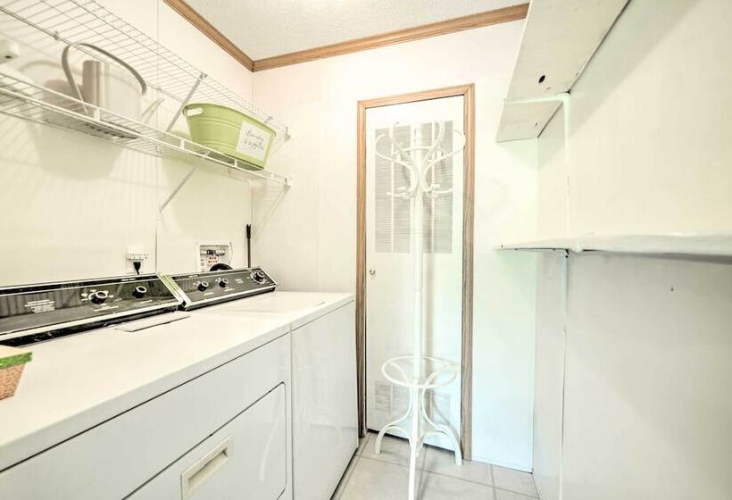 Warm & Inviting Family Home 2 Mi To Golf Course!