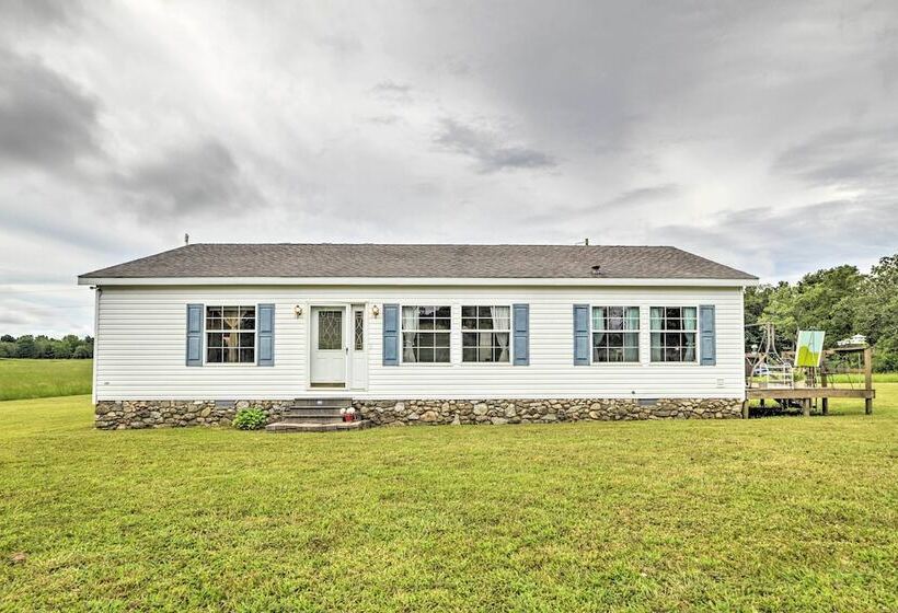 Warm & Inviting Family Home   2 Mi To Golf Course!