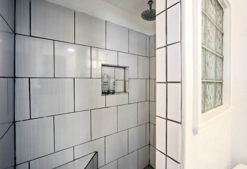 Water Views + Deck: Gun Barrel City Cottage!