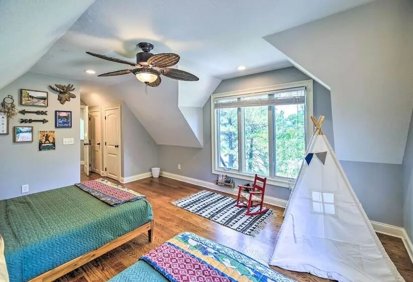 Waterfront Piney Flats Home W/ Private Dock!