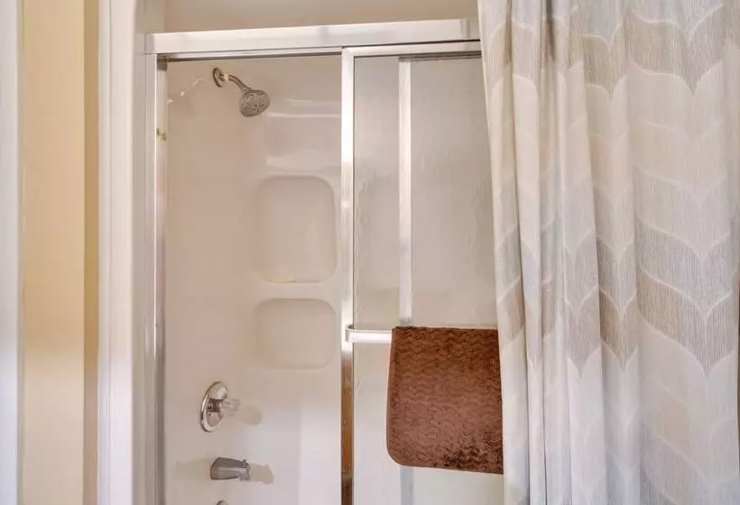 Bayfront Home W/ Dock & Deck In Wolcott!