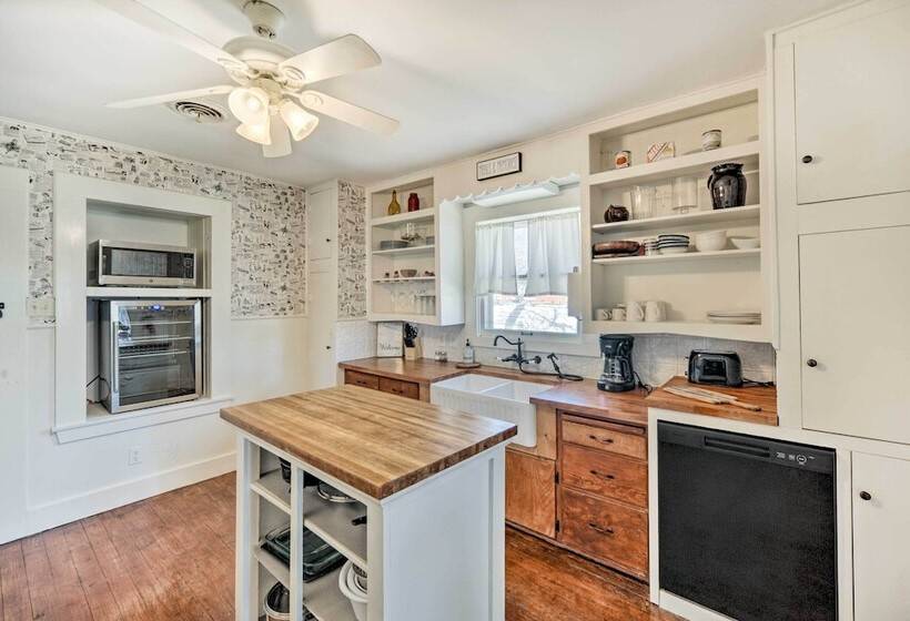 Charming Home Near Downtown Fredericksburg!