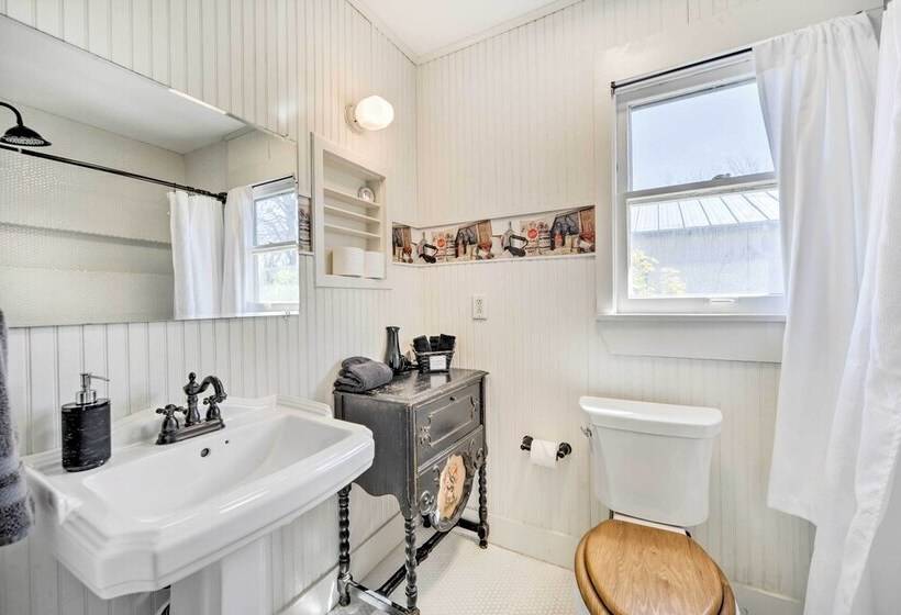 Charming Home Near Downtown Fredericksburg!