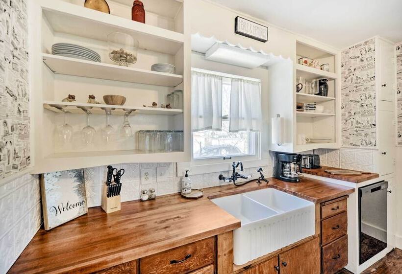 Charming Home Near Downtown Fredericksburg!