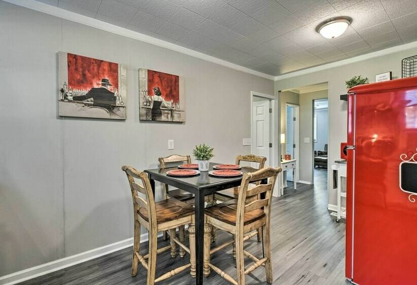 Charming Yadkin Valley Cottage W/ Deck & Yard