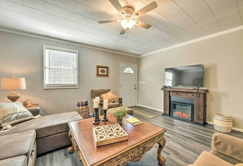 Charming Yadkin Valley Cottage W/ Deck & Yard