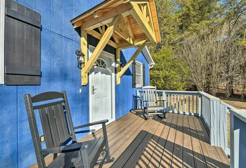 Charming Yadkin Valley Cottage W/ Deck & Yard