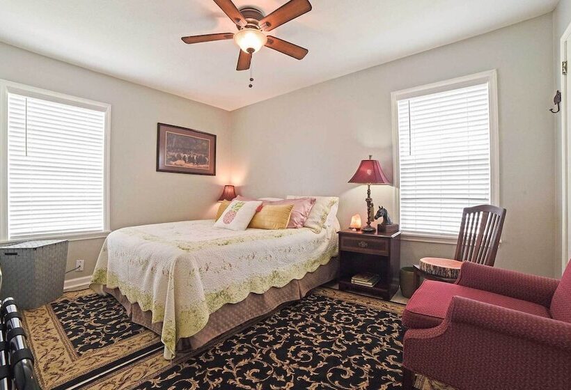 Coastal Escape W/ Yard, Walk 1 Mile To Texas A & M