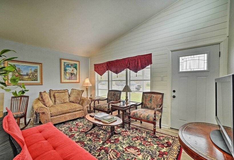 Coastal Escape W/ Yard, Walk 1 Mile To Texas A & M