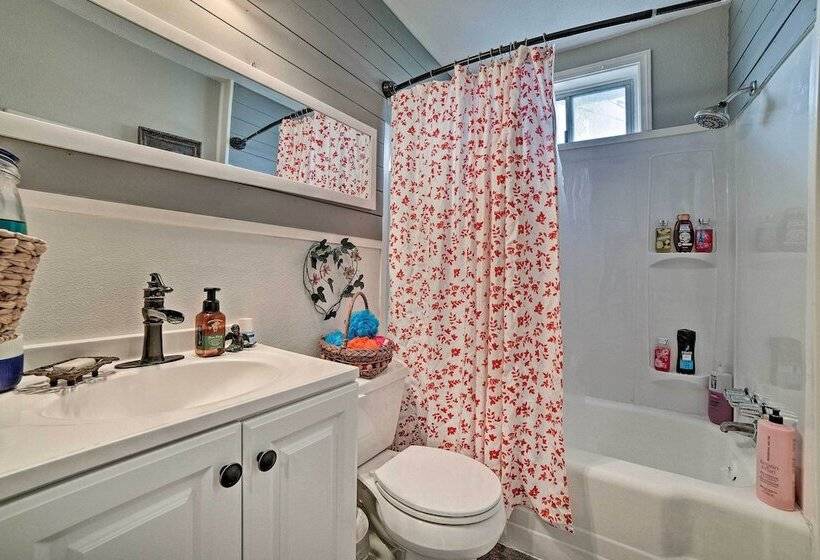 Coastal Escape W/ Yard, Walk 1 Mile To Texas A & M