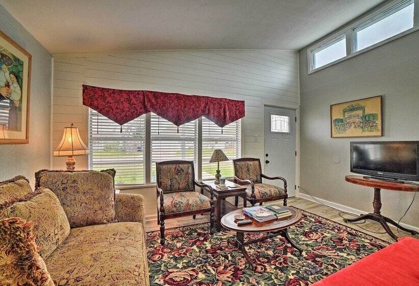 Coastal Escape W/ Yard, Walk 1 Mile To Texas A & M