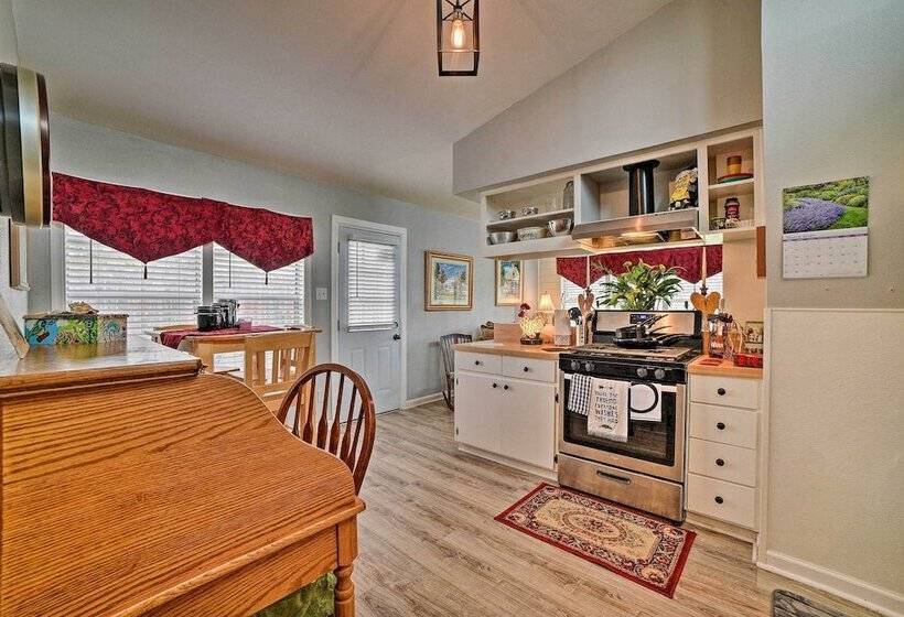 Coastal Escape W/ Yard, Walk 1 Mile To Texas A & M