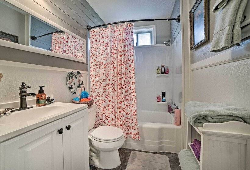 Coastal Escape W/ Yard, Walk 1 Mile To Texas A & M