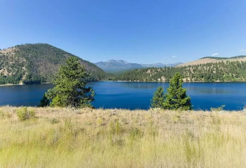 Conconully Cabin On 42 Private Acres Near Hiking!