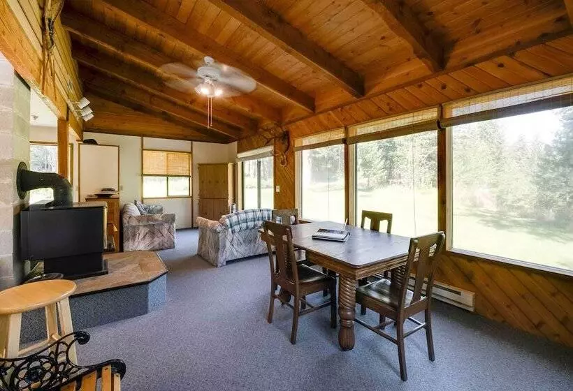 Conconully Cabin On 42 Private Acres Near Hiking!