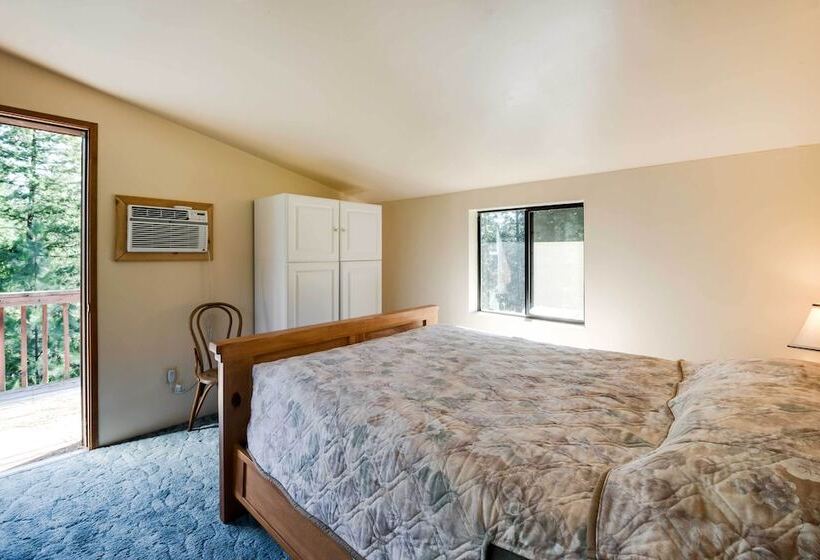 Conconully Cabin On 42 Private Acres Near Hiking!