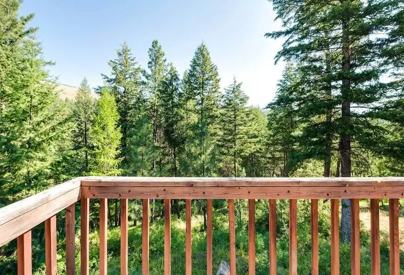 Conconully Cabin On 42 Private Acres Near Hiking!