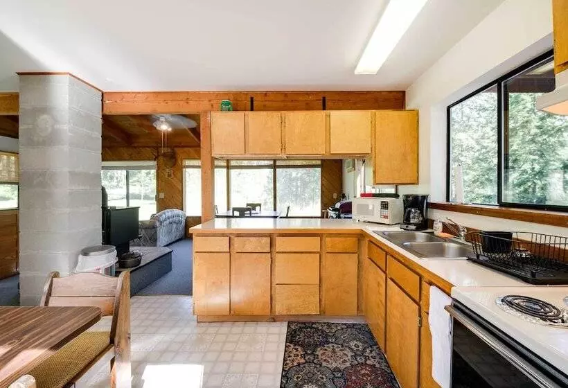 Conconully Cabin On 42 Private Acres Near Hiking!