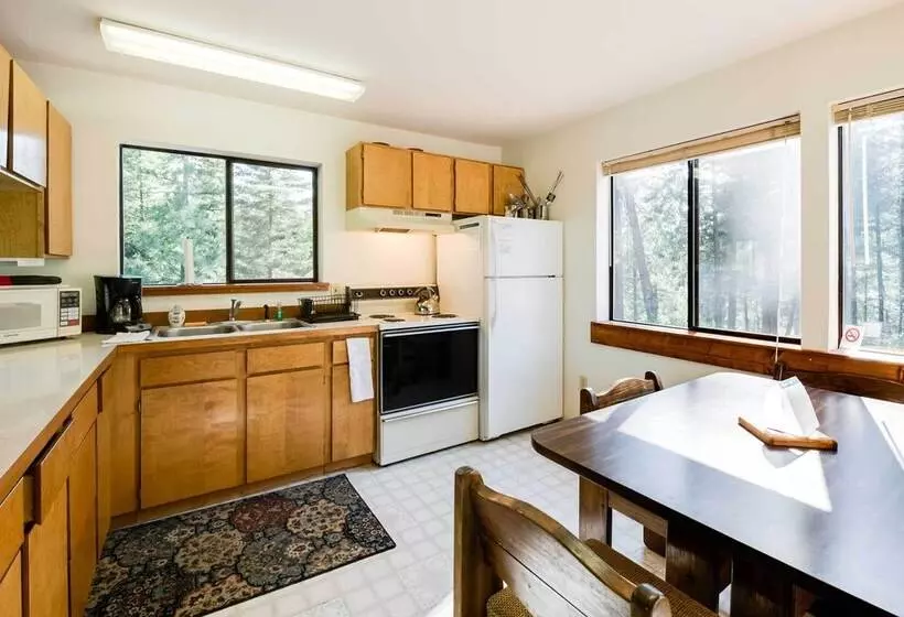 Conconully Cabin On 42 Private Acres Near Hiking!